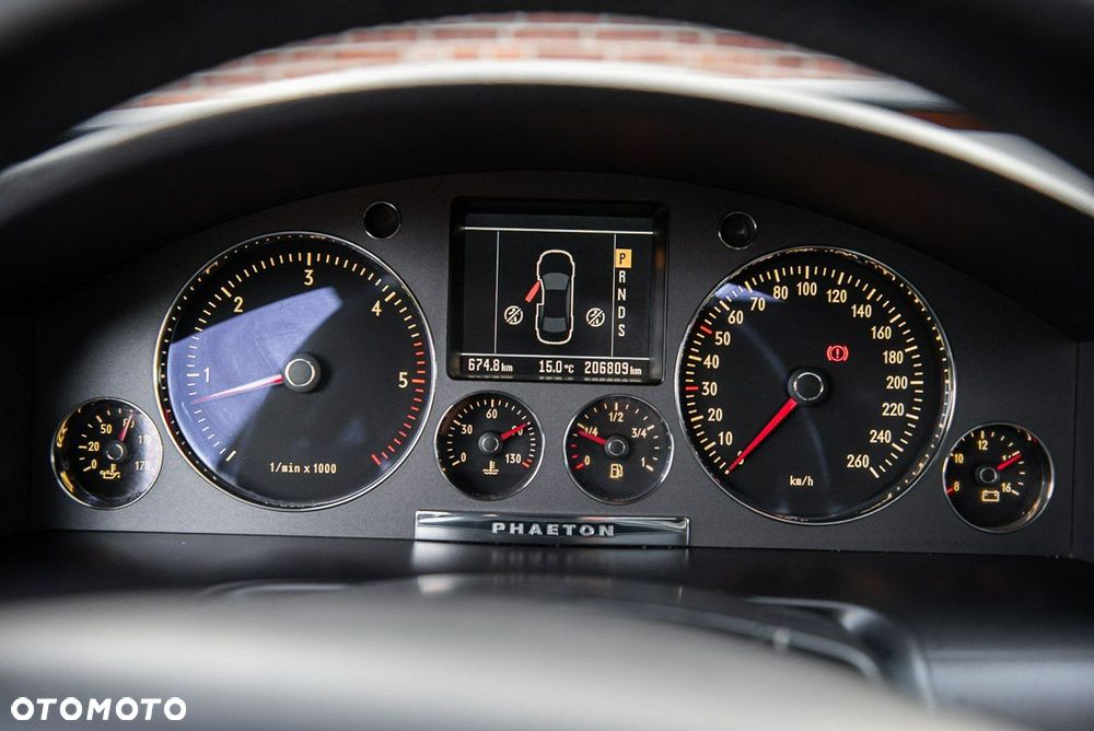 Volkswagen Phaeton - 35
