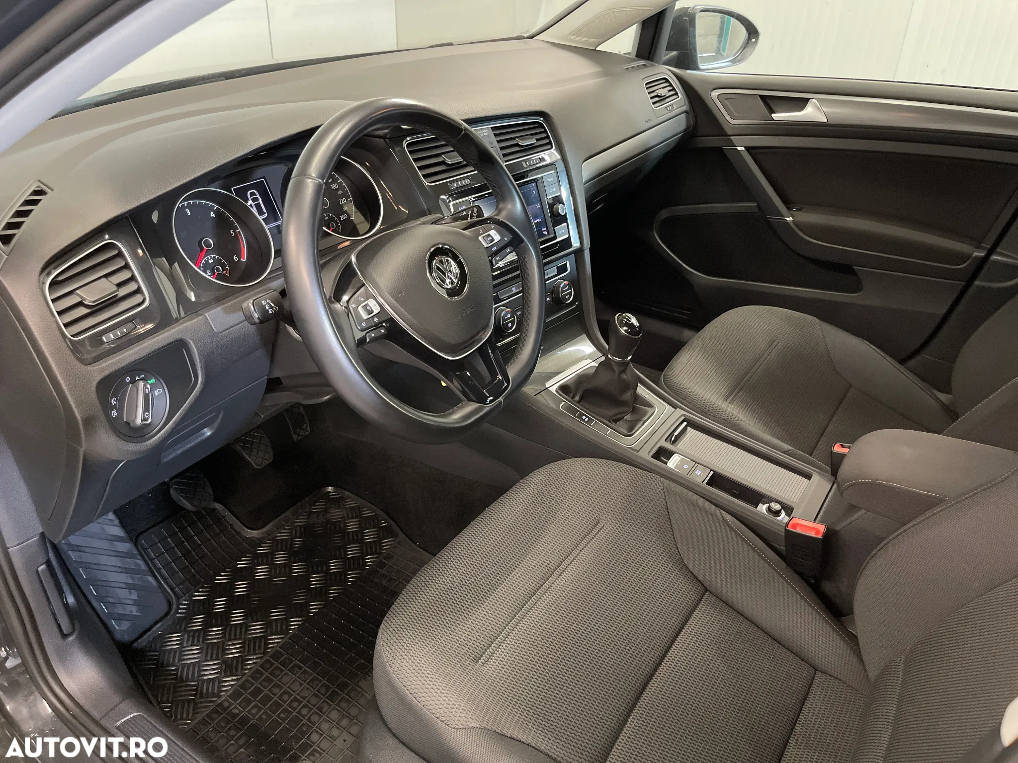Volkswagen Golf 1.6 TDI Comfortline - 5
