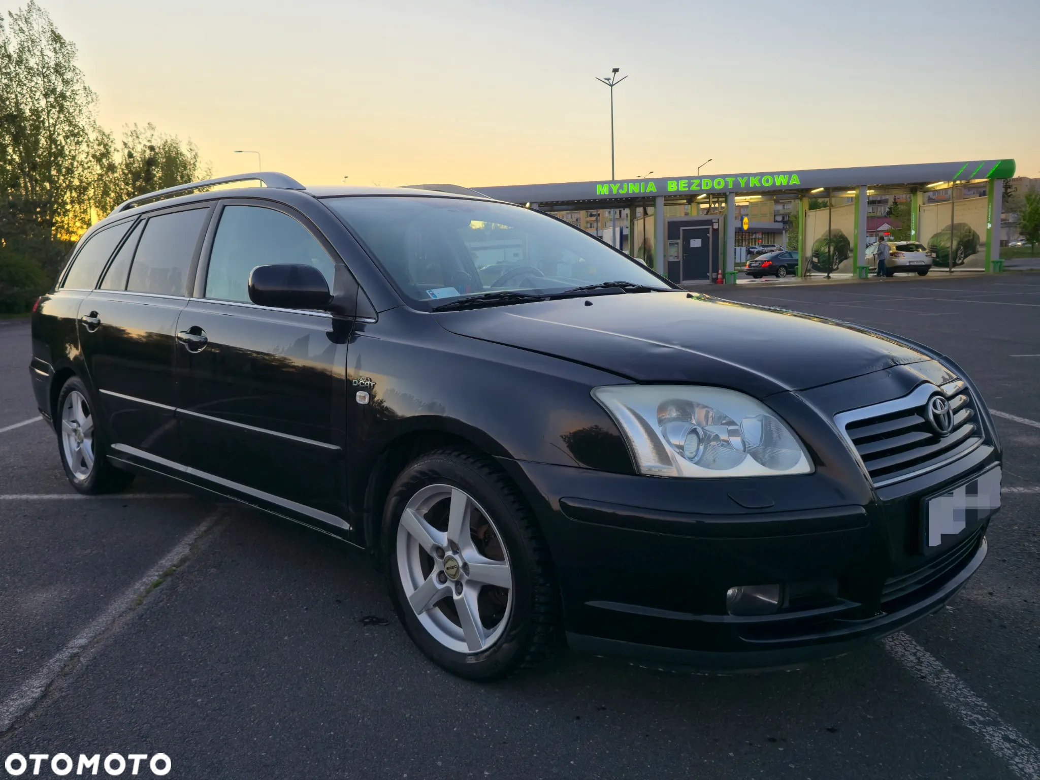 Toyota Avensis 2.2 D-4D Sol - 2