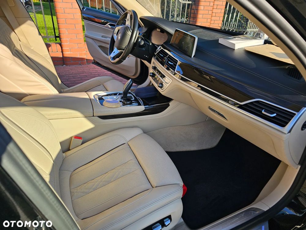 BMW Seria 7 730d mHEV - 13