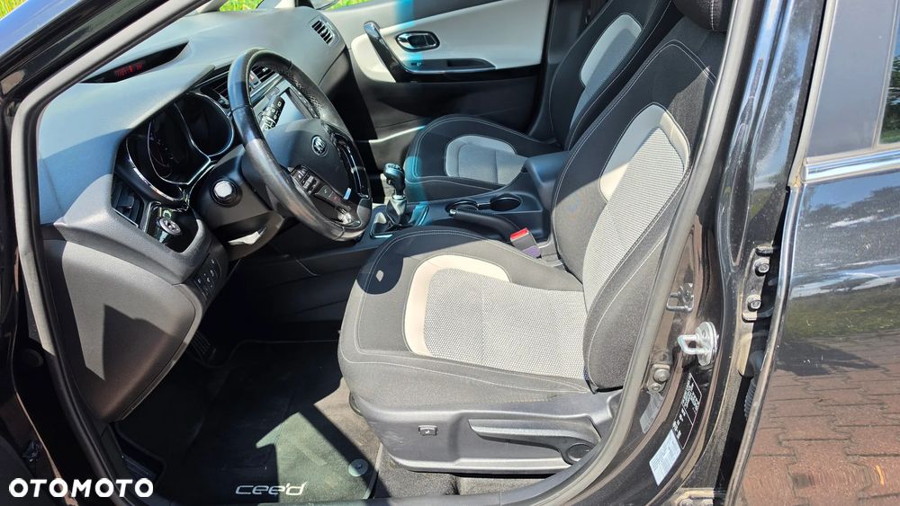 Kia Ceed 1.6 GDI Dream Team Edition - 12