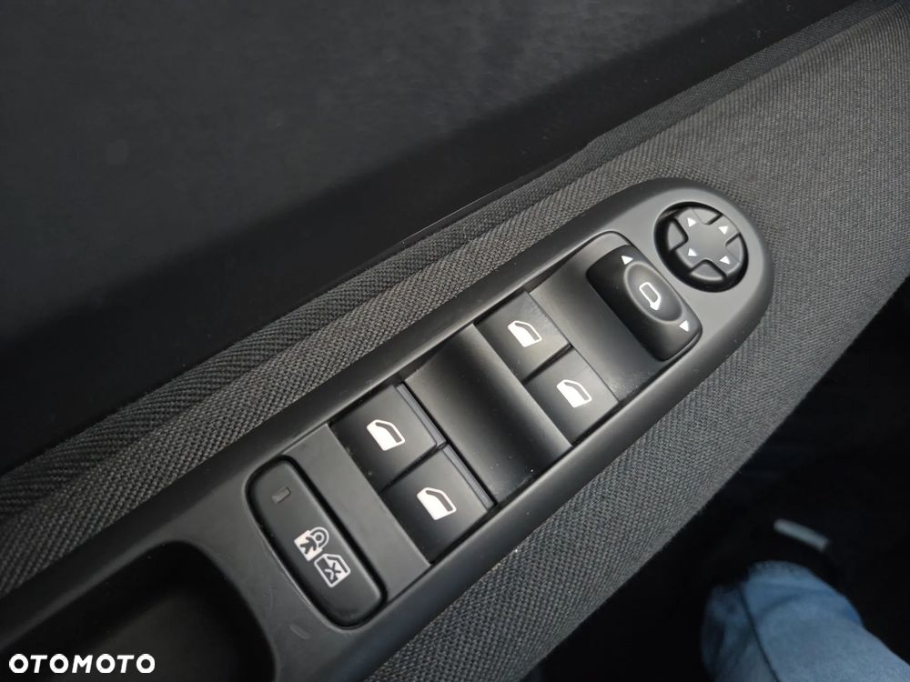 Peugeot 3008 HDi 115 Active - 33