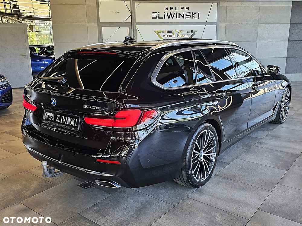 BMW Seria 5 530e xDrive Luxury Line - 9