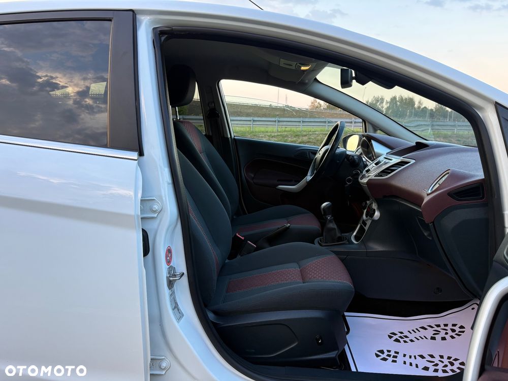 Ford Fiesta 1.4 Titanium - 32