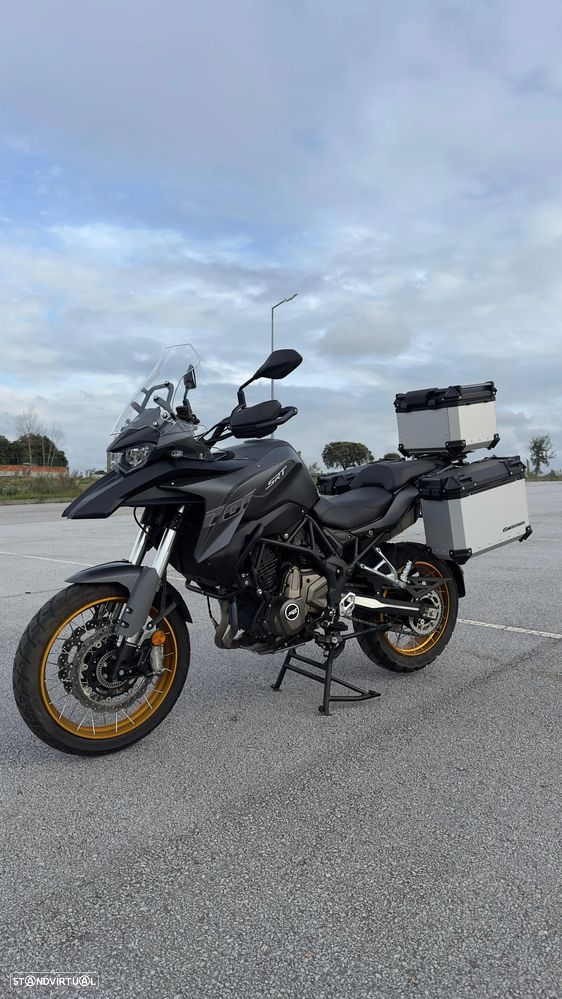 QJ Motor SRT 700X E5 - 2