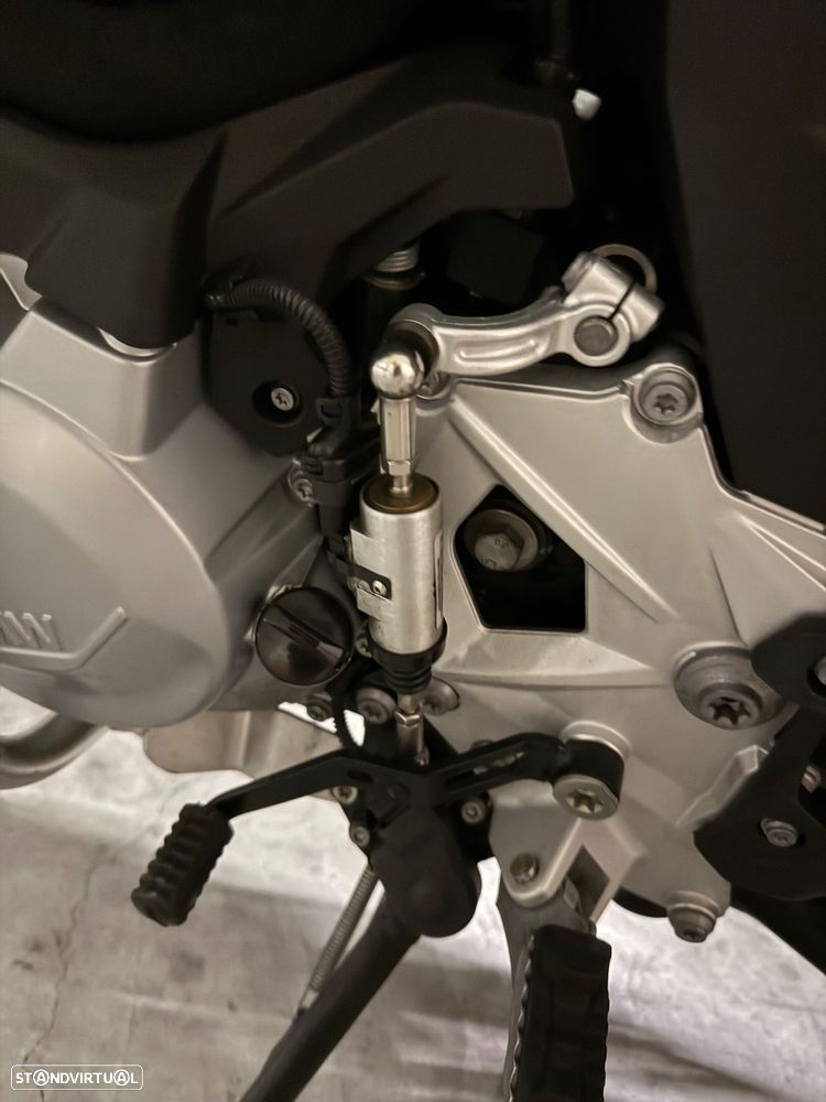 BMW F 750 GS Triple Black - 12