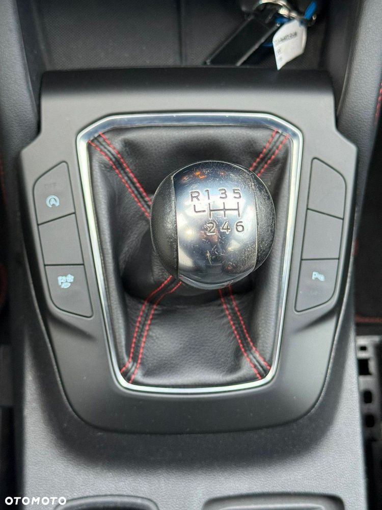 Ford Kuga 1.5 EcoBoost ST-LINE X - 29