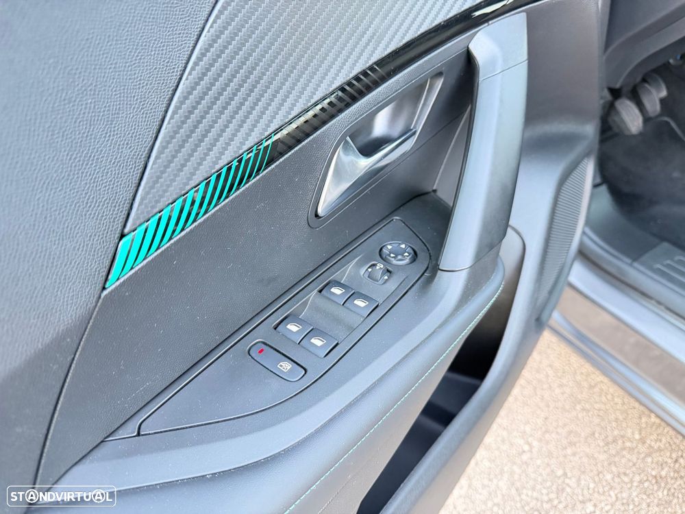 Peugeot 2008 1.2 PureTech Allure Pack - 23