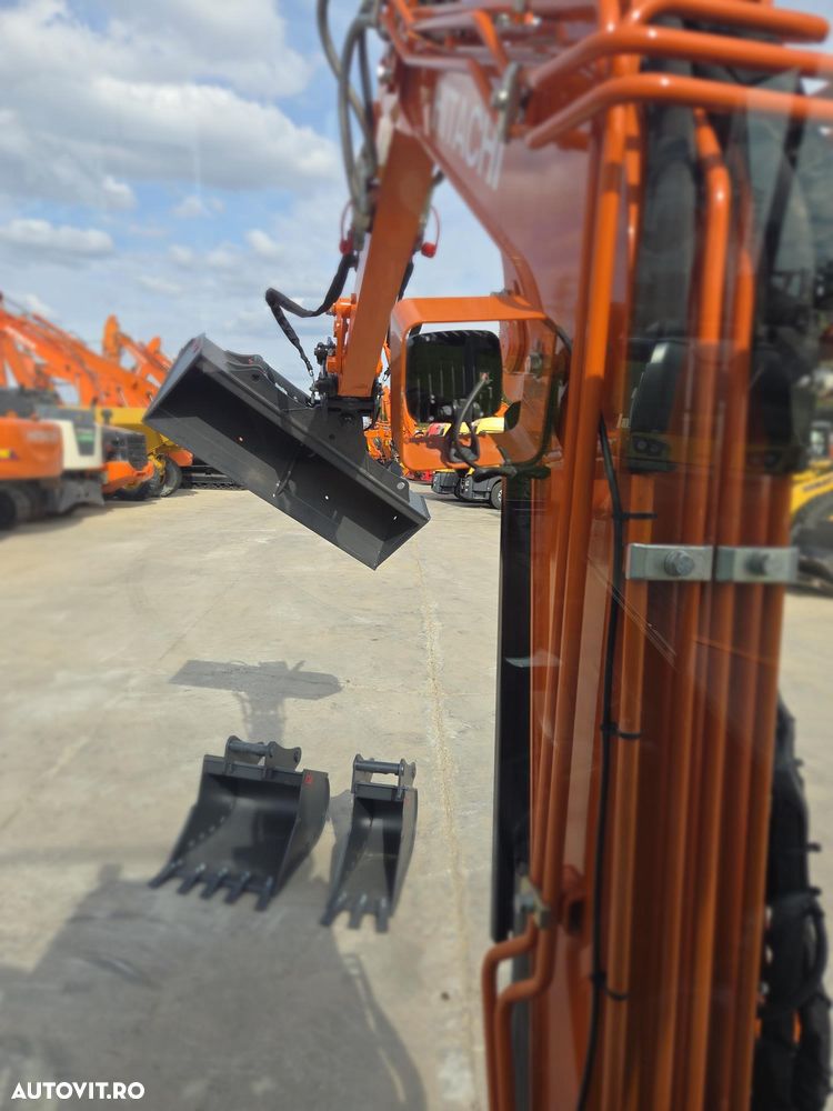 Hitachi ZX33U-6, 3,7 tone, 2023, 1.336 ore, CUPLA RAPIDA+CUPE INGUSTA si LATA NOI+CUPA TALUZ INCLIINABILA NOUA, inst picon, inst rotire atasamente pe brate, latime 1,55m, ad sapare 3,8m, ridica 2,7t, aer cond, leasing 4 ani, CA NOU-PROMOTIE 38.900 Eur+Tva - 33