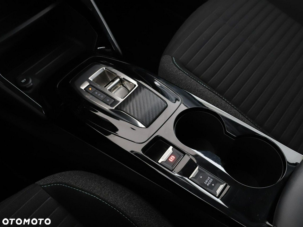 Peugeot 208 - 30