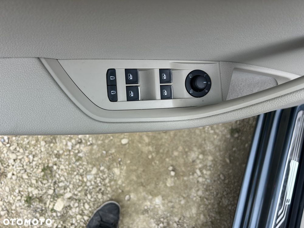 Skoda Superb 2.0 TDI DSG Premium Edition - 25