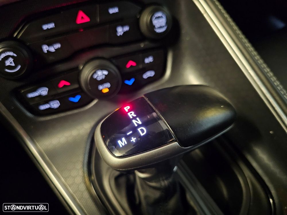 Dodge Challenger Auto SXT Plus - 22