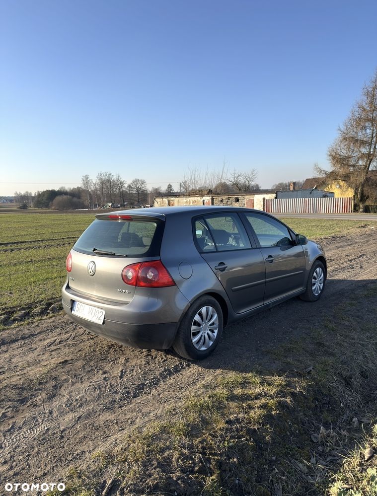 Volkswagen Golf 1.6 FSI Trendline - 5