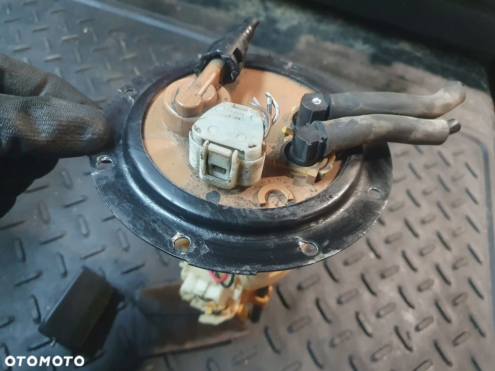Pompa paliwa Toyota Yaris 1.0 B POSIADAM 2 SZT - 4