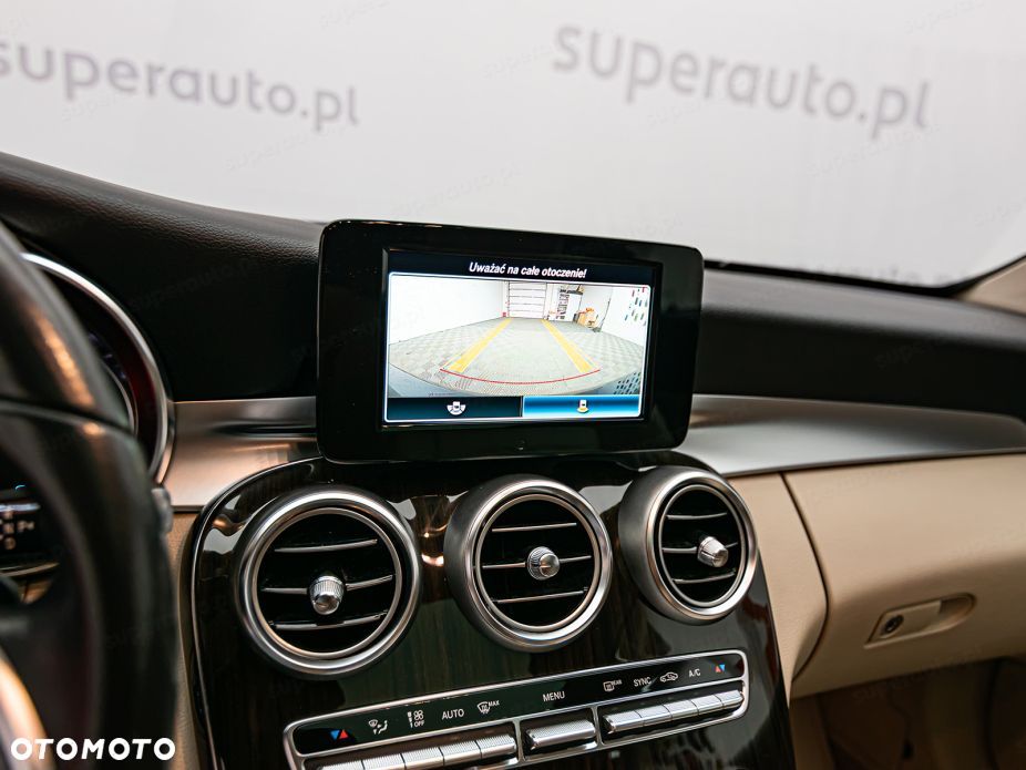Mercedes-Benz Klasa C 300 9G-TRONIC - 21