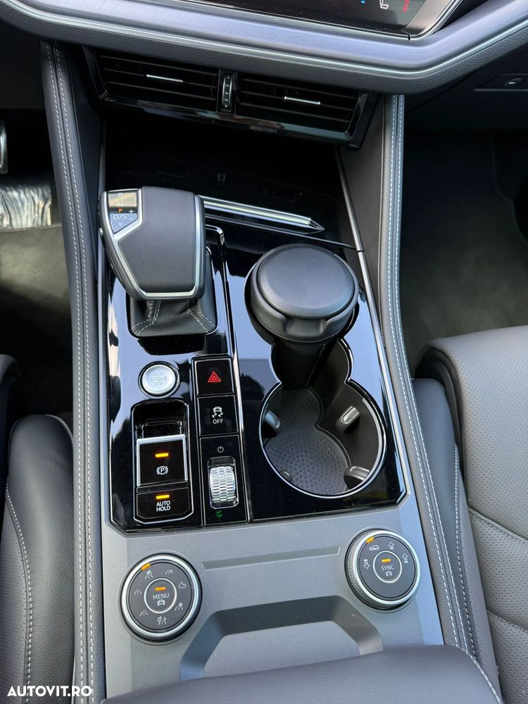 Volkswagen Touareg V6 TDI 4MOTION R-Line - 23
