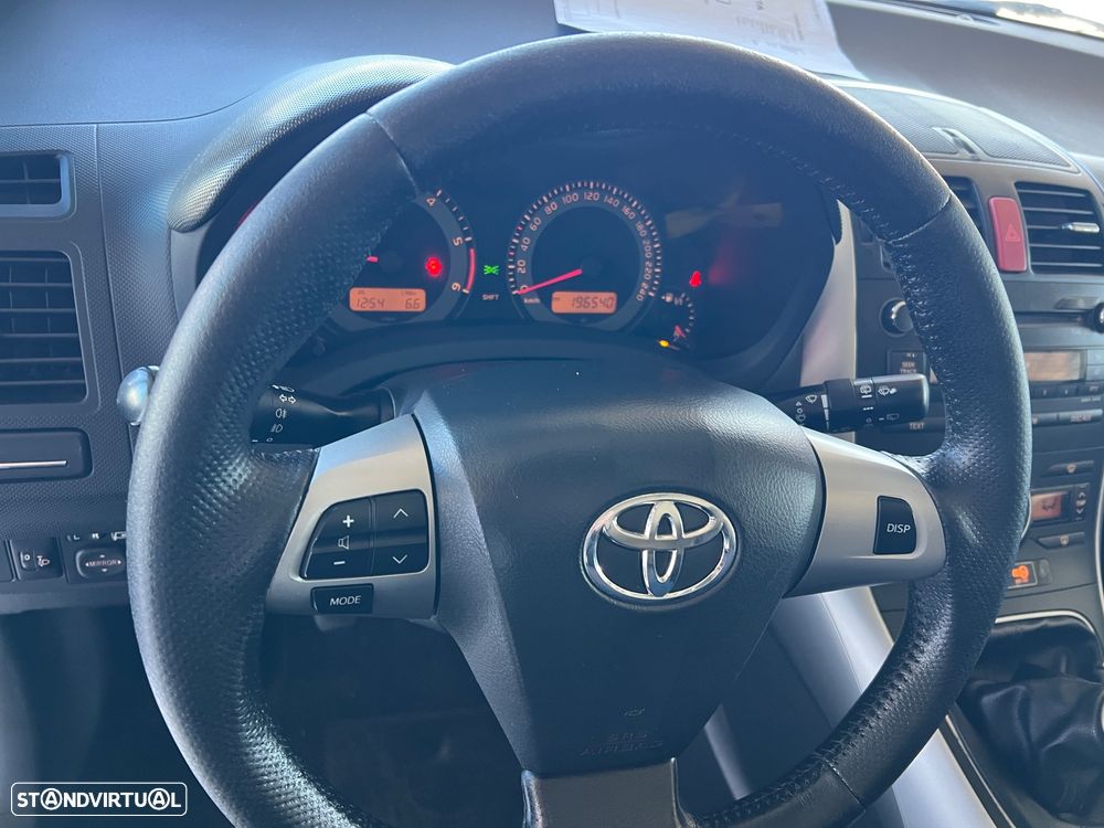 Toyota Auris 1.4 D-4D Exclusive+P.Sport - 25