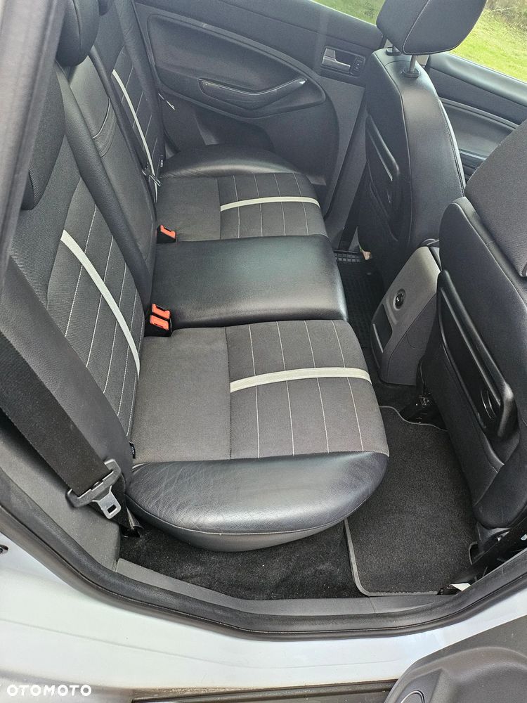 Ford Kuga 2.0 TDCi Titanium - 8