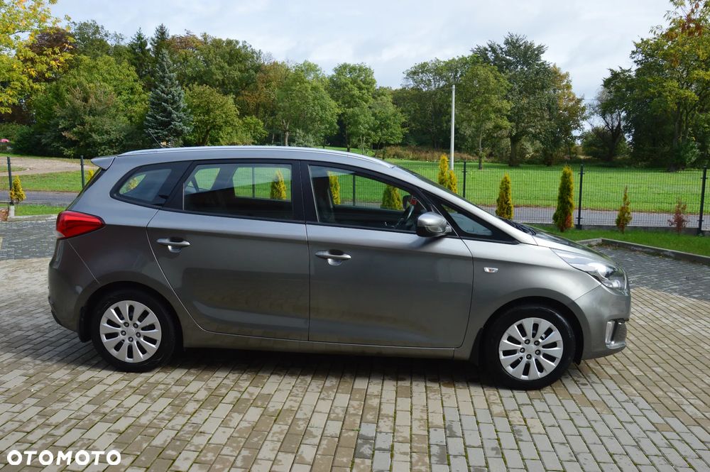 Kia Carens - 8