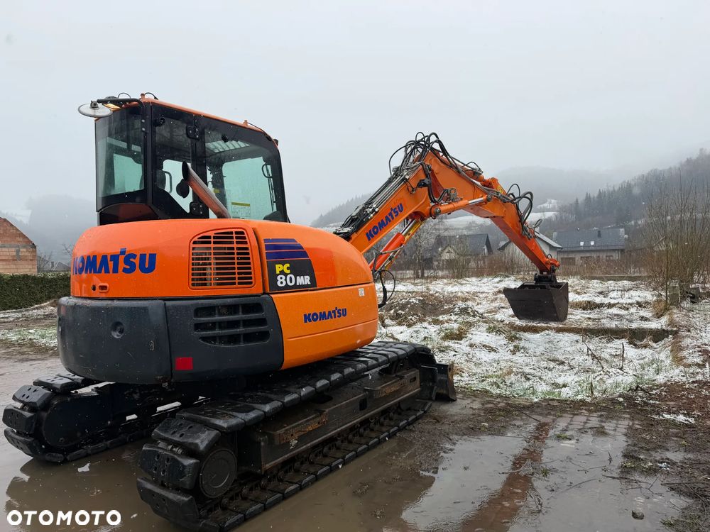 Komatsu Koparka Gąsienicowa 8 ton PC80MR-3. Sprowadzona z Norwegii. Centralne smarowanie!! Maszyna  jak Nowa 2016rok. 3200mtg 3x łamane Ramię. Klima ser.DEKRA. Własna pompa paliwa. Ani deka luzów i wycieków. Gąsienice klepki bez zużycia! Podwozie w pięknym stanie. Okazja Maszyna zadbana!! Po serwisach eksploatacyjnych. - 26
