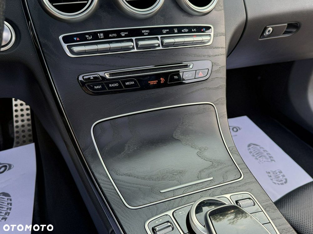 Mercedes-Benz Klasa C 250 d 4Matic 9G-TRONIC AMG Line - 25