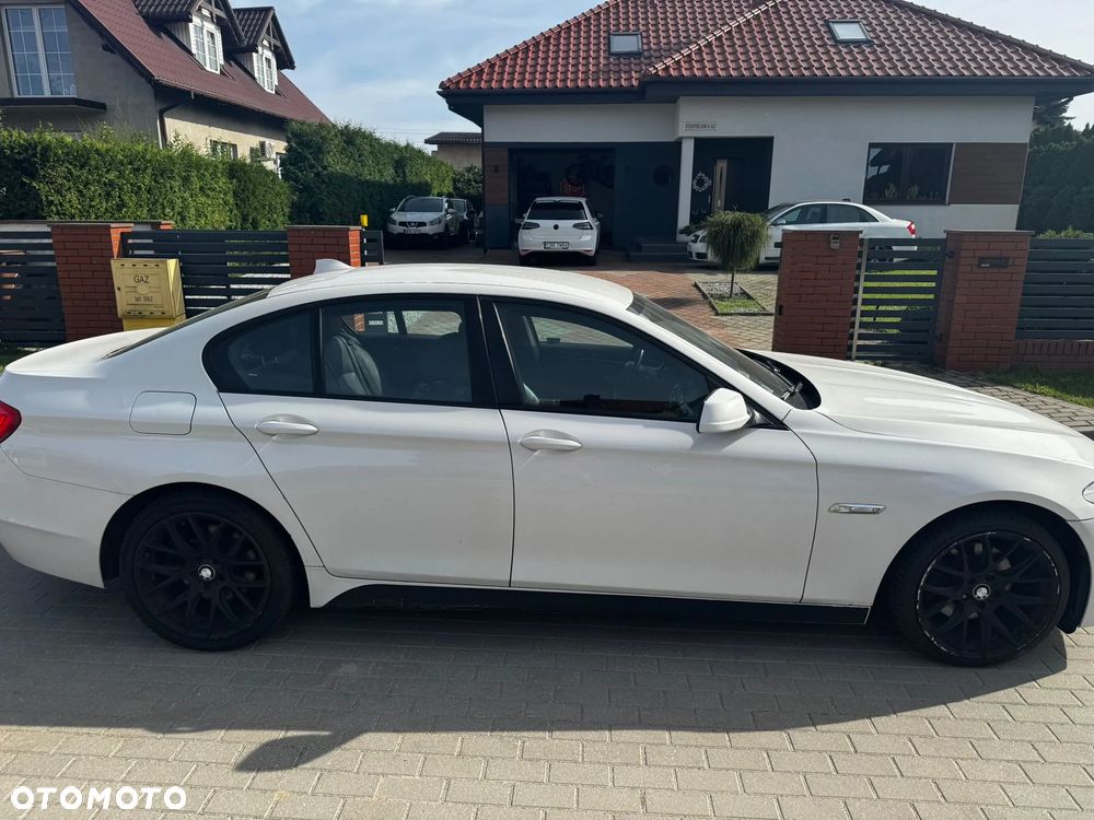 BMW Seria 5 523i - 4