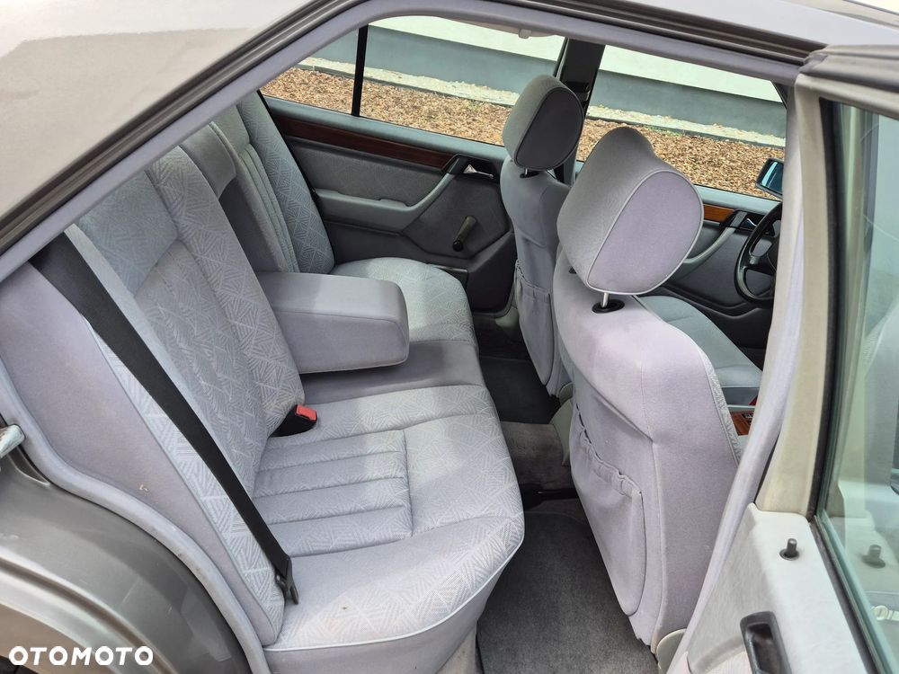 Mercedes-Benz W124 (1984-1993) - 14