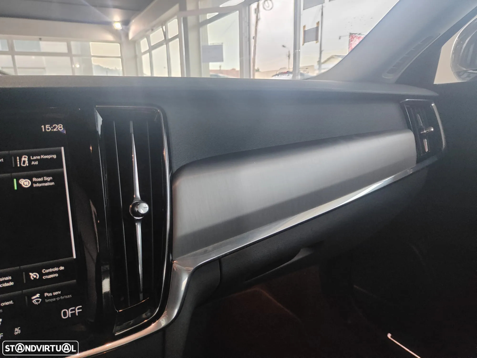 Volvo V90 2.0 D4 Momentum Plus Geartronic - 39