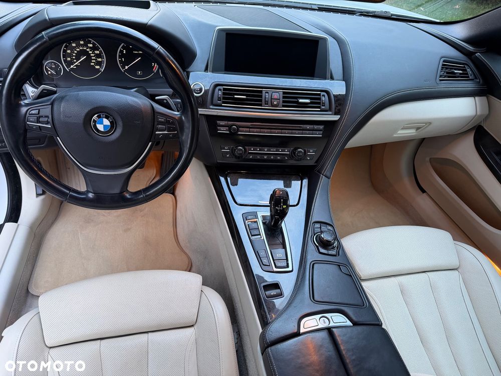 BMW Seria 6 650i - 8