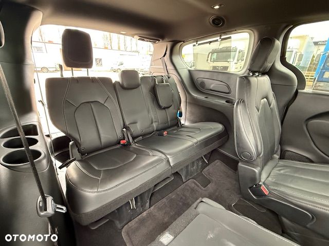 Chrysler Pacifica - 24