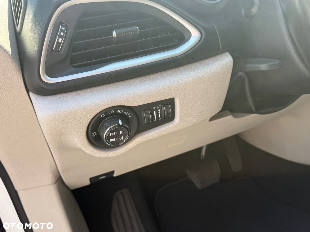 Chrysler Pacifica - 25