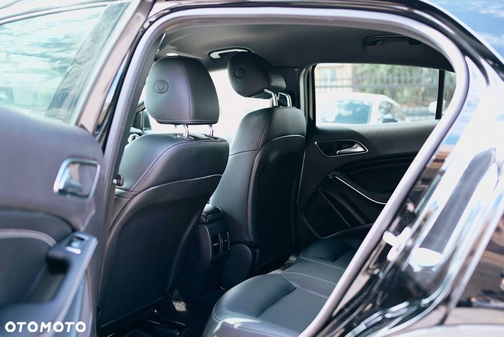 Mercedes-Benz GLA - 11