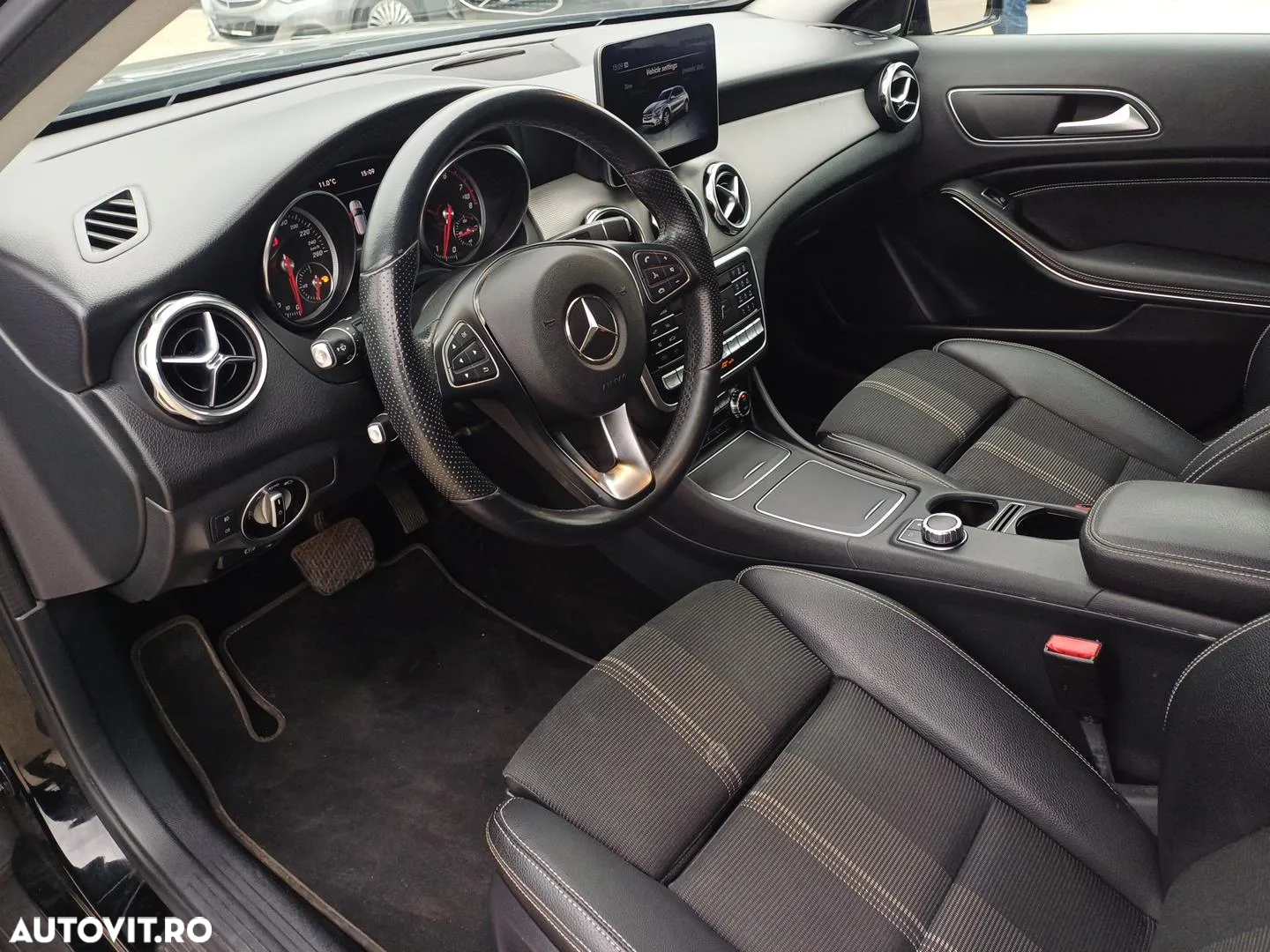 Mercedes-Benz GLA 220 4MATIC - 10