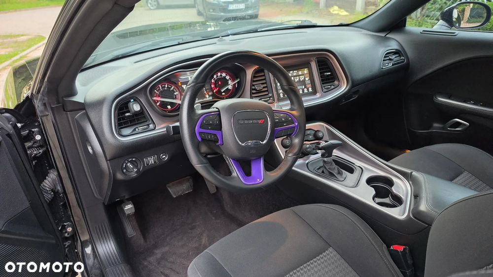 Dodge Challenger - 11