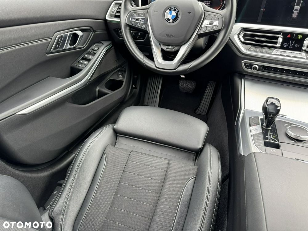 BMW Seria 3 320d Sport Line Shadow sport - 30