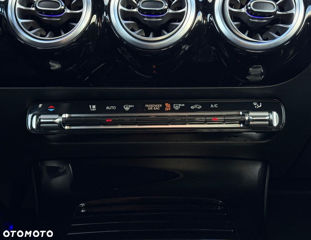 Mercedes-Benz CLA 200 AMG Line 7G-DCT - 23