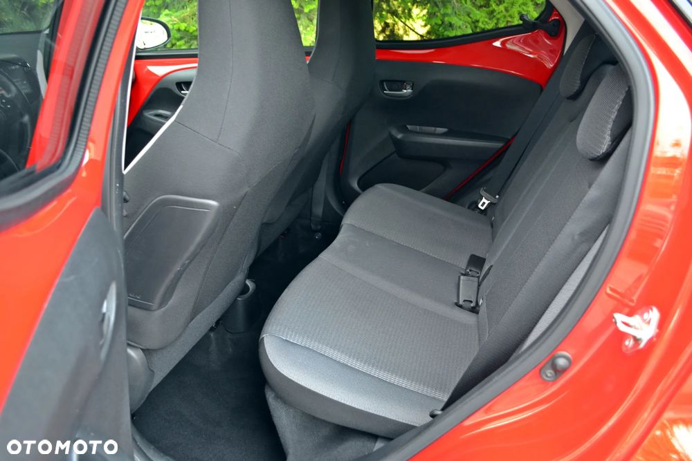 Toyota Aygo x.shift x-play connect - 26