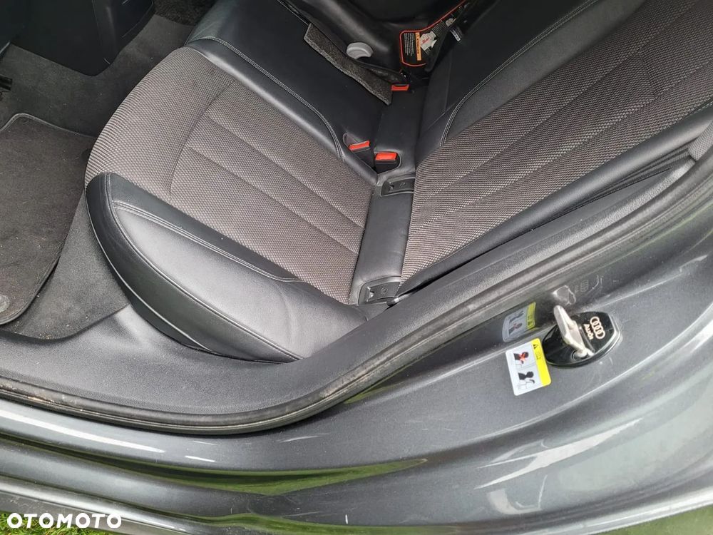 Audi A4 Limousine - 14