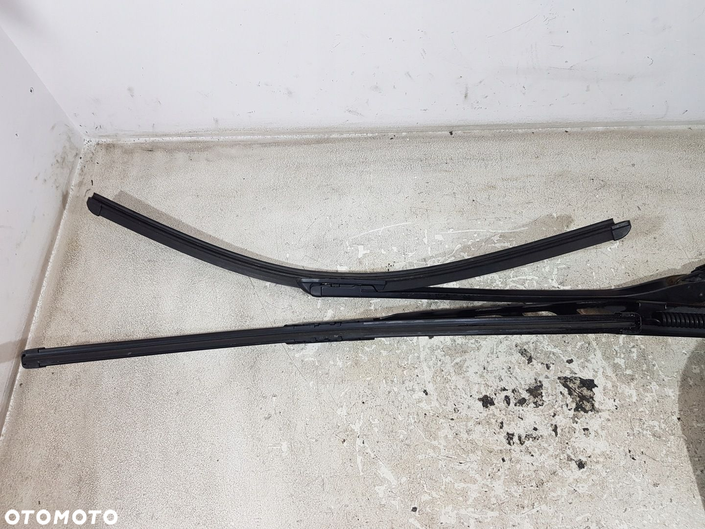 RAMIONA WYCIERACZEK PRZÓD 7035103 BMW E61 LCI EUR KOMPLET - 7