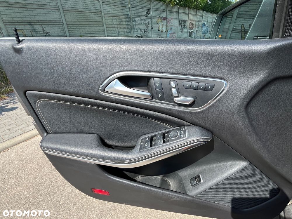 Mercedes-Benz CLA 250 4-Matic AMG Line - 27