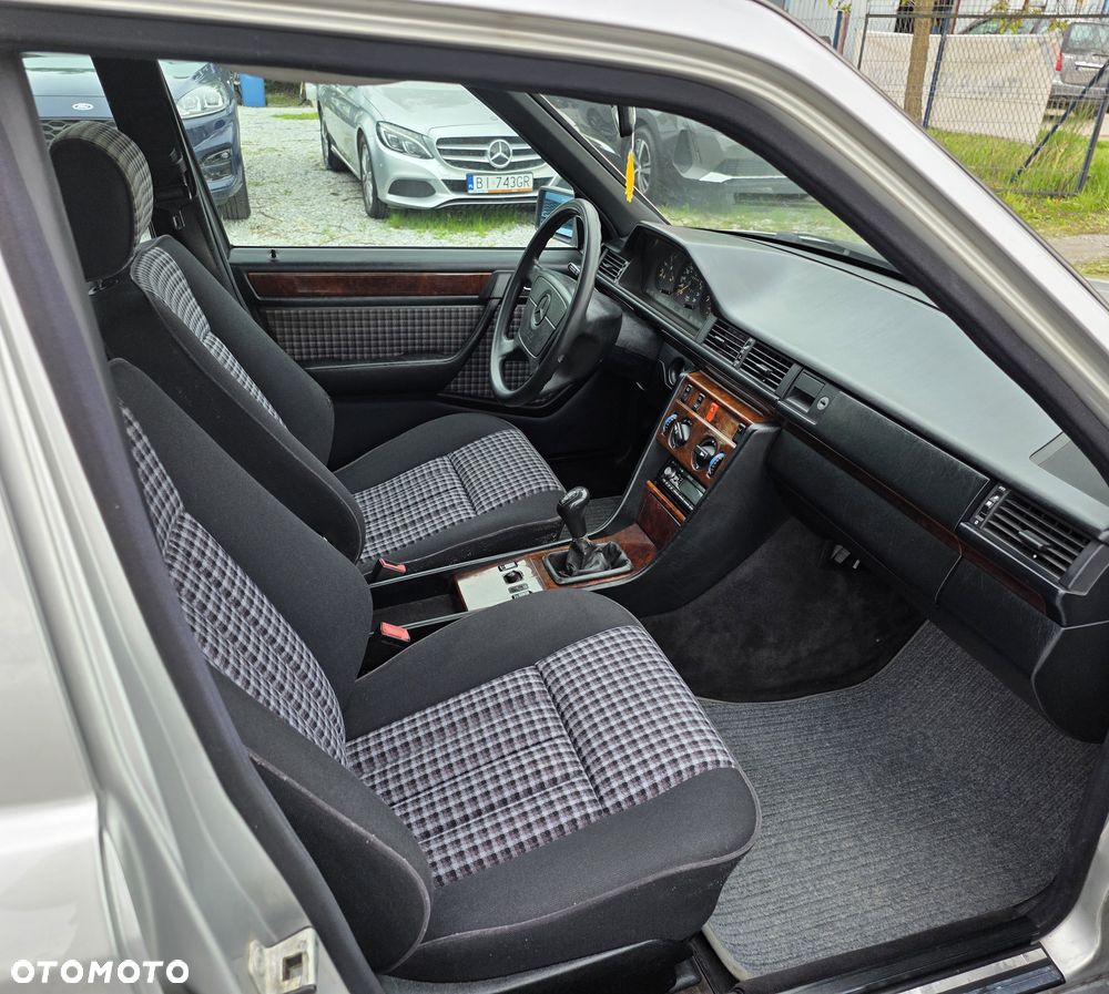 Mercedes-Benz W124 (1984-1993) - 11