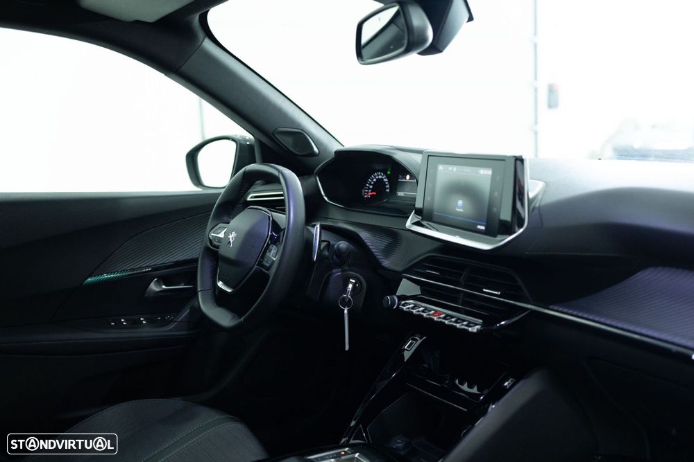 Peugeot 2008 1.2 PureTech Allure EAT8 - 27