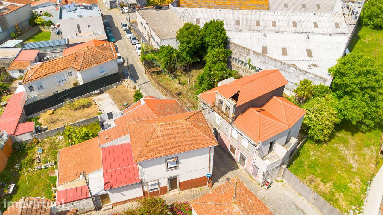 Prédio com Projeto Aprovado para 4 Frações - Grande imagem: 2/33