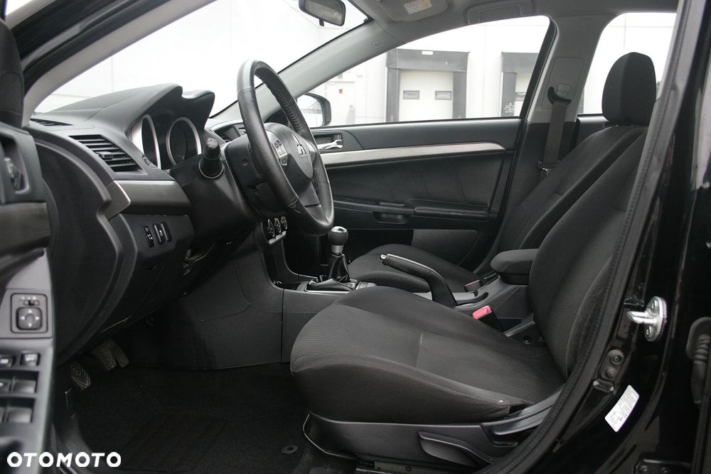 Mitsubishi Lancer - 10