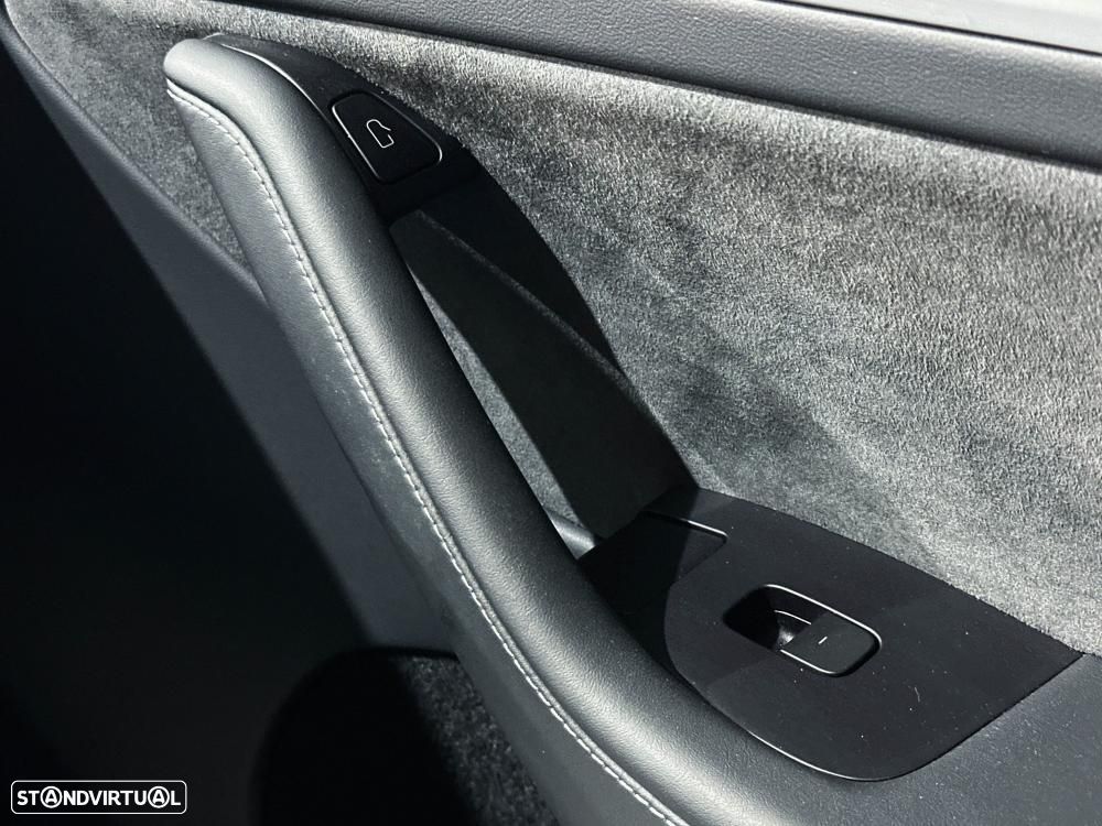 Tesla Model Y Performance Dual Motor AWD - 31