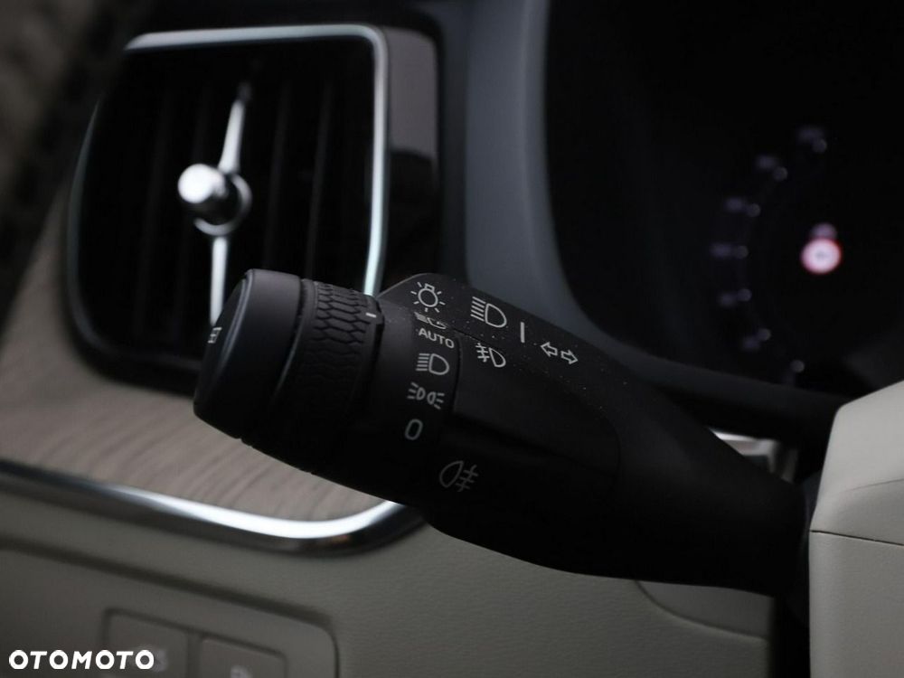 Volvo XC 60 T6 AWD Recharge Core - 32