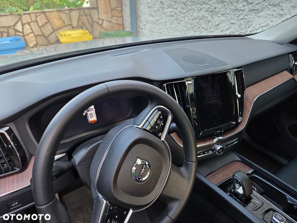 Volvo XC 60 B5 B AWD Plus Dark - 24