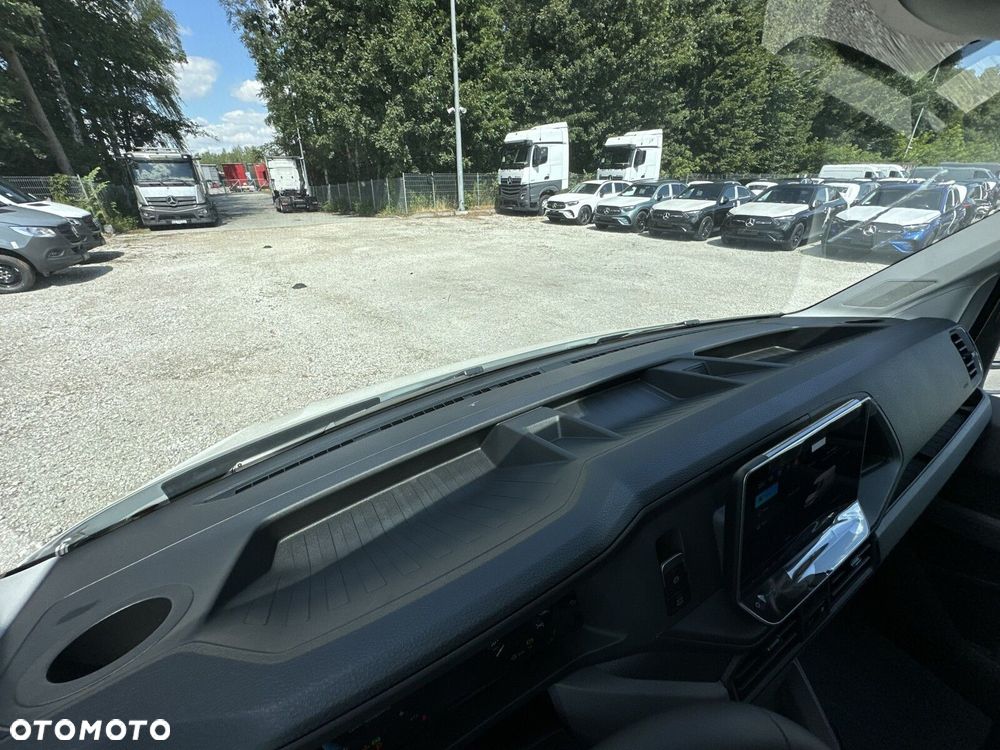 Volkswagen Crafter 35 furgon 177km Automat 3640 - 23