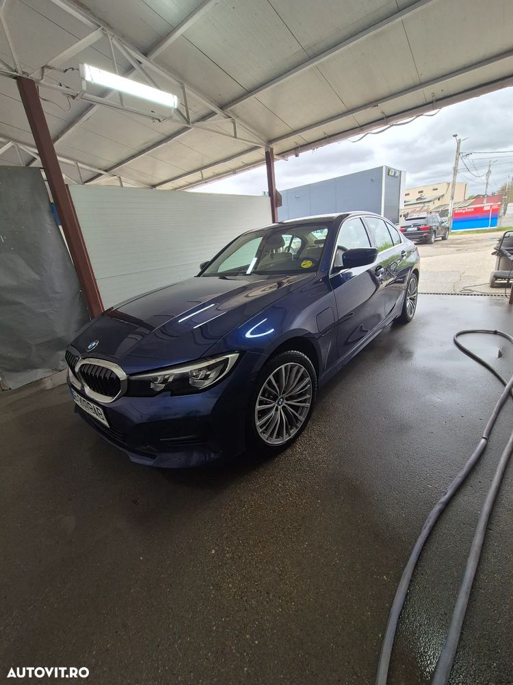 BMW Seria 3 330e Aut. - 2