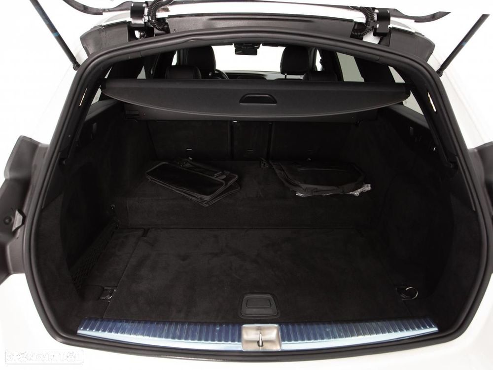 Mercedes-Benz E 300 de 4Matic 9G-TRONIC AMG Line - 12